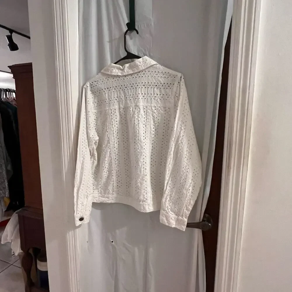 Emerald sky white eyelet lace button up jacket size medium
